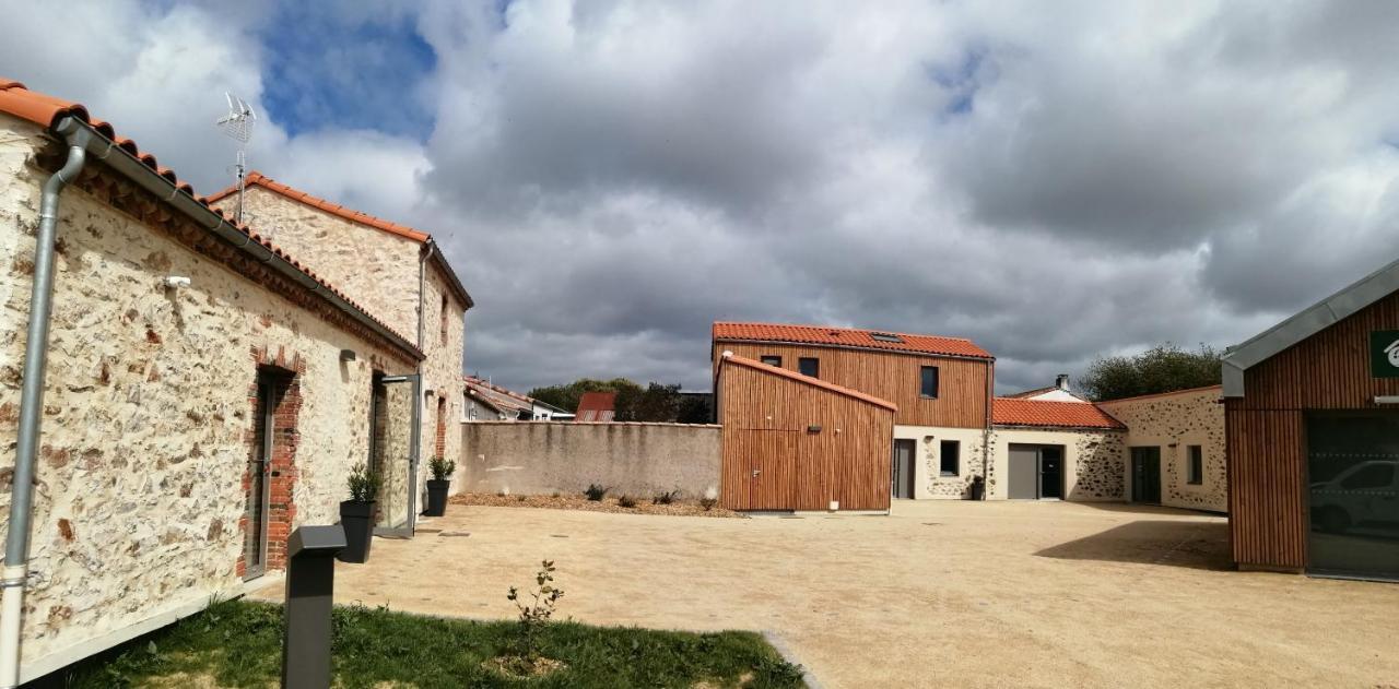 La Borderie - Maison Des Randonnees - Gite Etape - Gite De Groupe Vairé Dış mekan fotoğraf